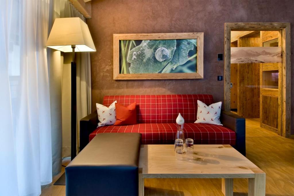 Pete Alpine Boutique Hotel - Klein Und Fein - Private Spa Suiten Und Zimmer Sankt Anton am Arlberg Exteriör bild