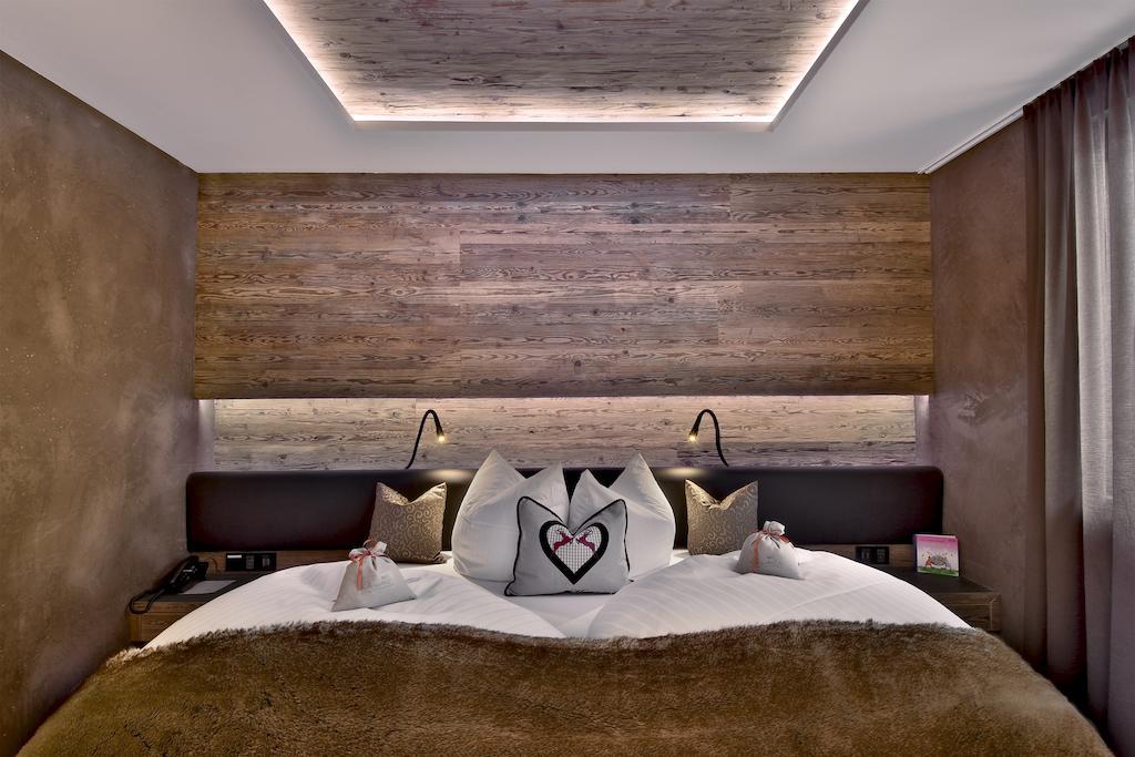 Pete Alpine Boutique Hotel - Klein Und Fein - Private Spa Suiten Und Zimmer Sankt Anton am Arlberg Exteriör bild