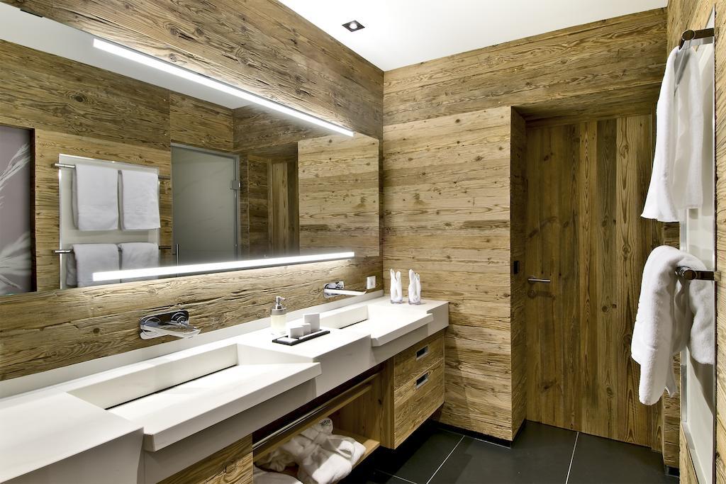 Pete Alpine Boutique Hotel - Klein Und Fein - Private Spa Suiten Und Zimmer Sankt Anton am Arlberg Rum bild