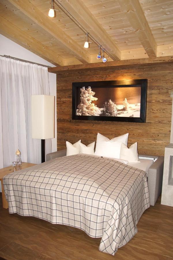 Pete Alpine Boutique Hotel - Klein Und Fein - Private Spa Suiten Und Zimmer Sankt Anton am Arlberg Rum bild